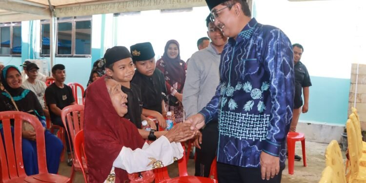 Bupati Anwar Sadat Resmikan Operasi Mata Katarak Gratis