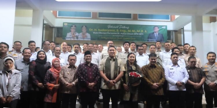 Bupati Bambang Bayu Suseno Sambut Kedatangan Wakil Menteri Pertanian RI