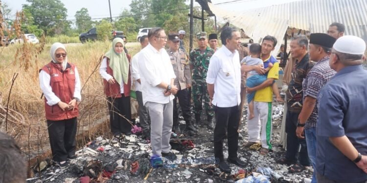 Wakil Bupati Muaro Jambi Kunjungi Korban Kebakaran