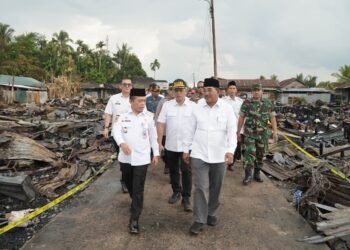 Gubernur Al Haris Tinjau Korban Kebakaran di Tanjab Barat