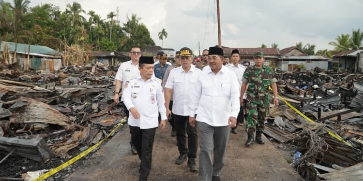 Gubernur Al Haris Tinjau Korban Kebakaran di Tanjab Barat
