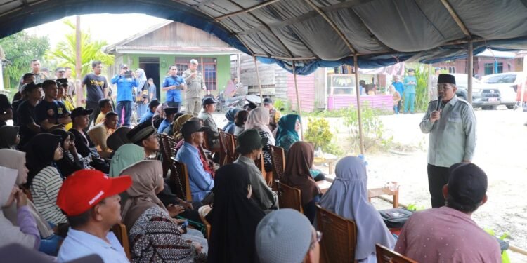 Bupati Anwar Sadat Kunjungi Korban Kebakaran di Teluk Nilau