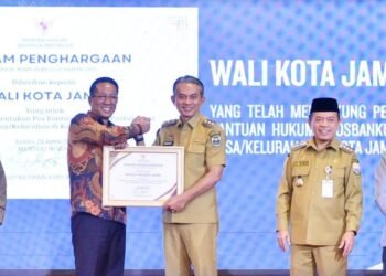 Pemerintah Kabupaten Muaro Jambi Menerima Penghargaan dari Menteri Hukum RI
