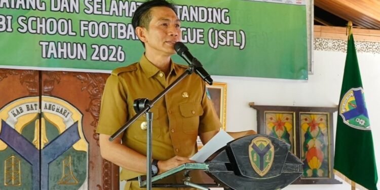 Bupati Fadhil Arief Undang Peserta Jambi School Football League Makan Bersama