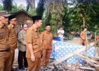 Bupati Bambang Bayu Suseno Kunjungi Korban Kebakaran