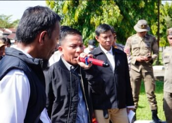 Anggota DPRD Didampingi Sekretaris Dewan Sambut Aksi Demo Serikat Pekerja