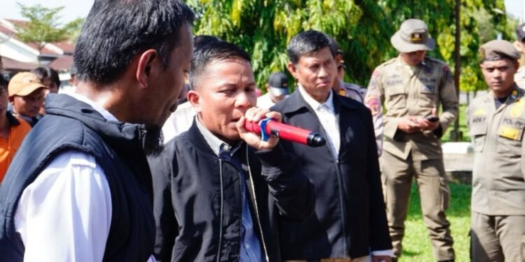 Anggota DPRD Didampingi Sekretaris Dewan Sambut Aksi Demo Serikat Pekerja