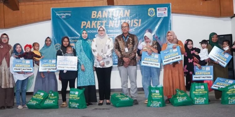 Pemkab Tanjab Timur dan Indomaret Salurkan 250 Paket Nutrisi untuk Anak Stunting