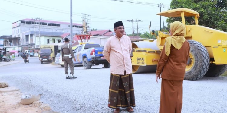 Bupati Anwar Sadat Tinjau Pelaksanaan Pekerjaan Jalan Jalur 2 Merlung