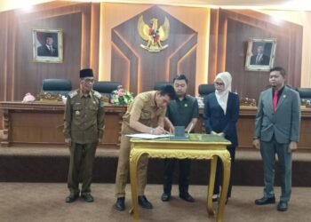 Rapat Paripurna DPRD Batang Hari Penandatanganan Nota Pengantar Ranwal RPJMD 2025-2029