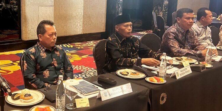 Sekda Batang Hari hadirin RUPSLB PT Bank Pembangunan Daerah Jambi.