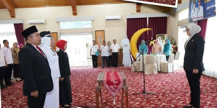 Bupati Dillah Melantikan Pejabat Administrator Pengawas dan Jabatan Fungsional Tertentu