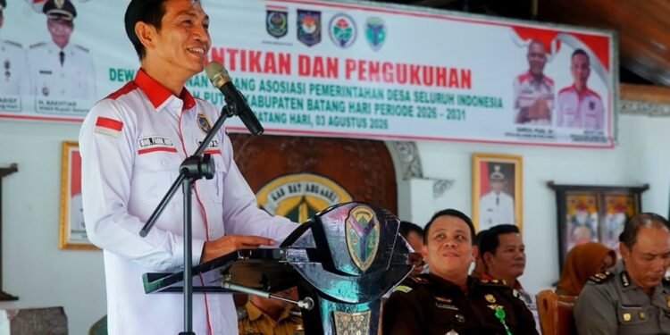 Bupati Fadhil Arief Lantik Pengurus DPCAPDESI Merah Putih