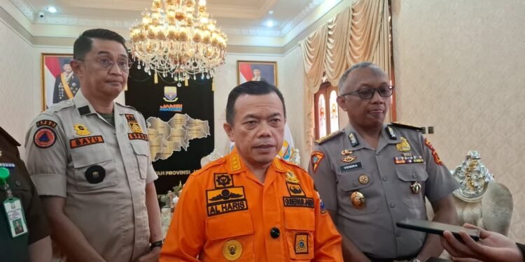 Gubernur Al Haris Pastikan Satgas Karhutla Terus Bekerja Memadamkan Titik Api