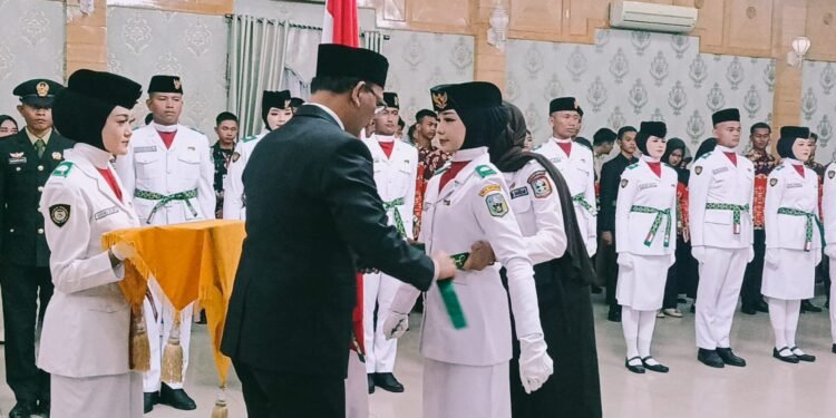 Bupati Sarolangun Kukuhkan 32 Anggota Paskibraka