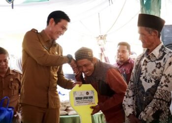 Bupati Fadhil Arief Serahkan Rumah Layak Huni BAZNAS