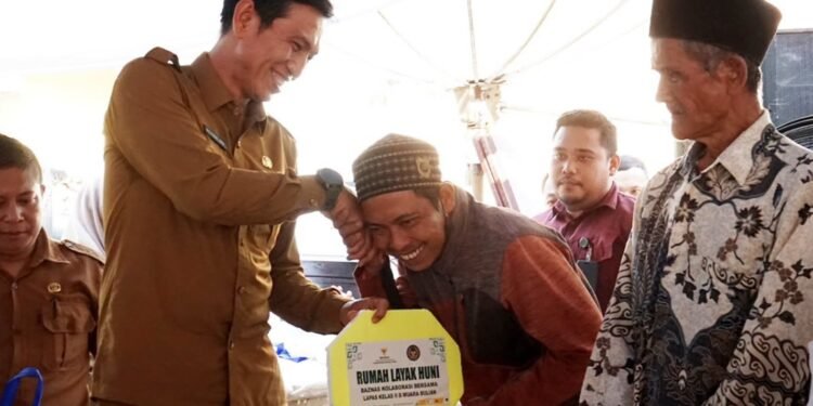 Bupati Fadhil Arief Serahkan Rumah Layak Huni BAZNAS