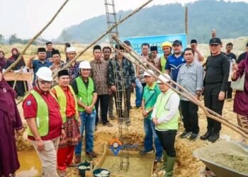 Bupati H.Hurmin Letakkan Batu Pertama Pembangunan SD Negeri 129/VI Benteng Tinggi