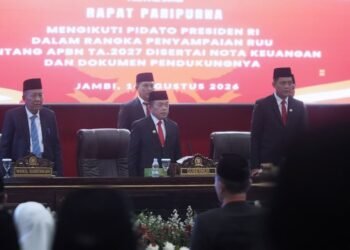 Gubernur Al Haris Bersama Forkopimda Mendengarkan Pidato Presiden RI dan Ketua DPR RI