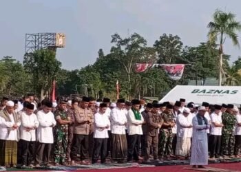 Pemkab Sarolangun Bersama Masyarakat Menggelar Sholat Istisqa