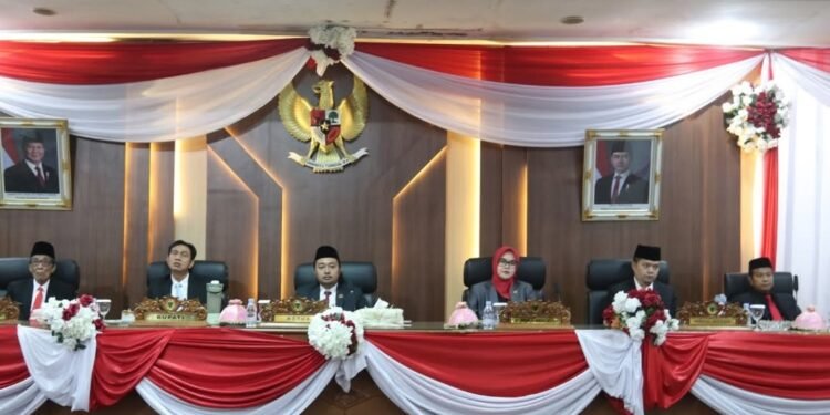 Rapar Paripurna DPRD Batang Hari Mendengarkan Pidato Kenegaraan Presiden RI HUT RI ke 81