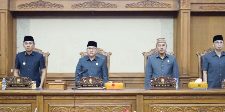 Wabub Junaidi H. Mahir Hadiri Rapar Paripuran DPRD Muaro Jammbi      