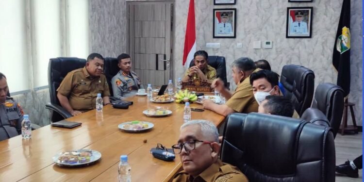 Wakil Bupati Junaidi H. Mahir Mengikuti Rakor Karhutla