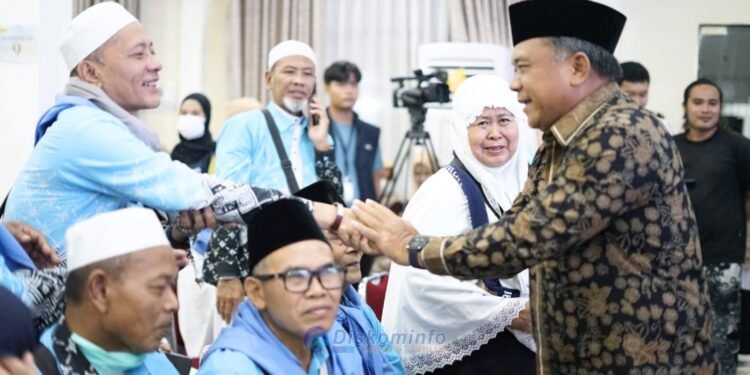 Sekda Budhi Hartono Sambut Kedatangan Jamaah Haji Muaro Jambi