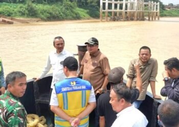 Ketua DPRD Kota Jambi Tinjau Lokasi Longsor di Pasir Panjang