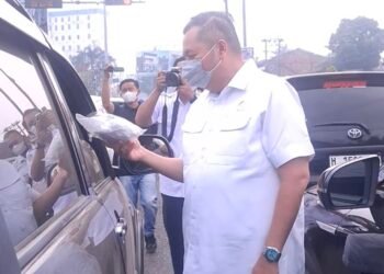 Ketua DPRD Kota Jambi Bagikan 2000 Masker