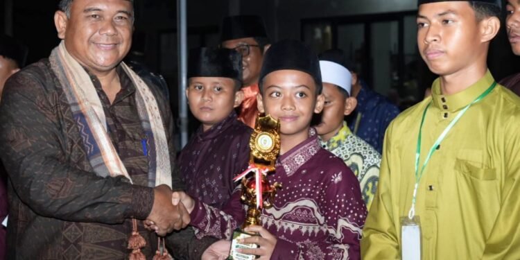 Sekda Muaro Jambi Tutup Acara MTQ Tingkat Kecamatan Mestong